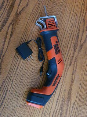 Black & Decker 6 Volt Handisaw 6v Cordless Powered Hand Saw Model# CHS6000